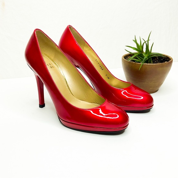 STUART WEITZMAN Elegant Candy Apple Red Women's Glossy Leather Heels - Picture 2 of 10